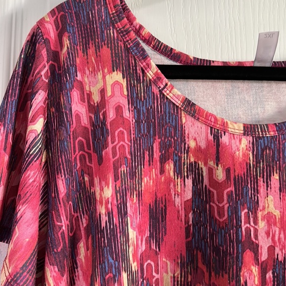 LuLaRoe Classic Tee 2XL, LLR high-low hem, pink purple geometric, short sleeve - Picture 4 of 8